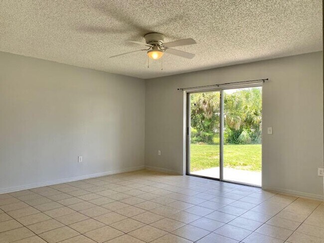 Foto del edificio - 4504-4506 Ballentine Ct