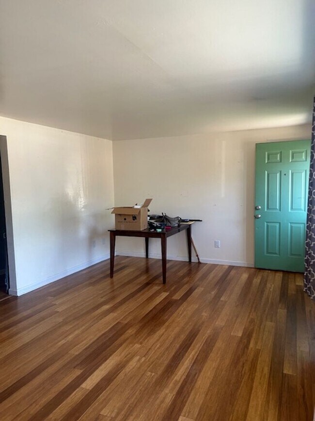Building Photo - 3-bedroom home close to downtown Longmont ...