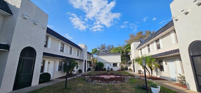 Building Photo - El Sereno Apartments