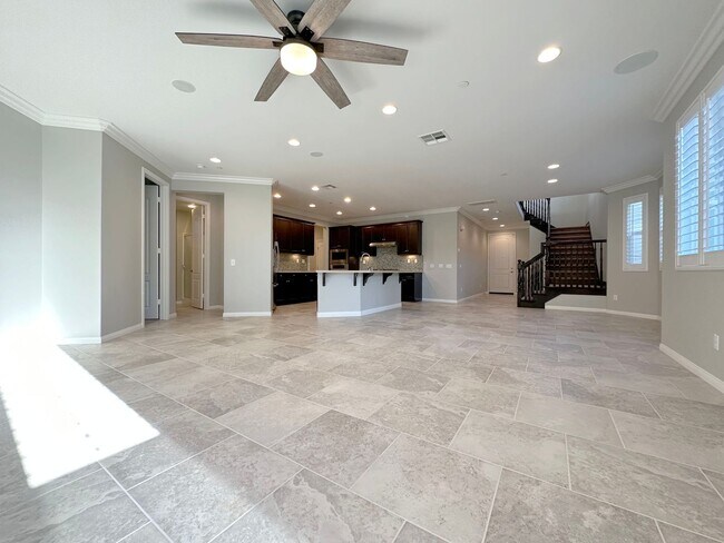 Building Photo - Single-Family Home - 4 Bed + 3 Bath in Lak...