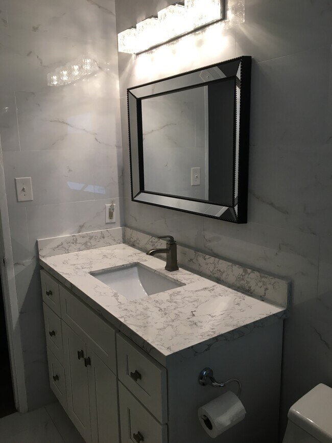 Foto del edificio - 8539 Saturn St