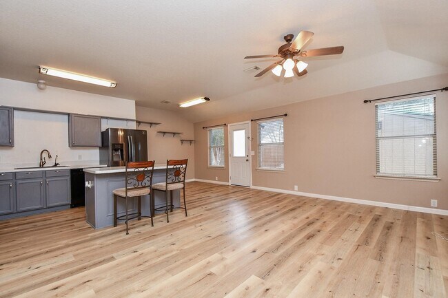 Foto del edificio - 4818 King Hallow Ln