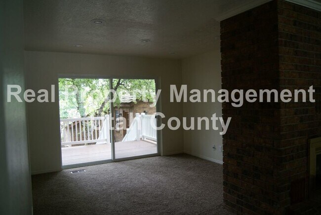 Foto del edificio - 3926 Riverwood Drive