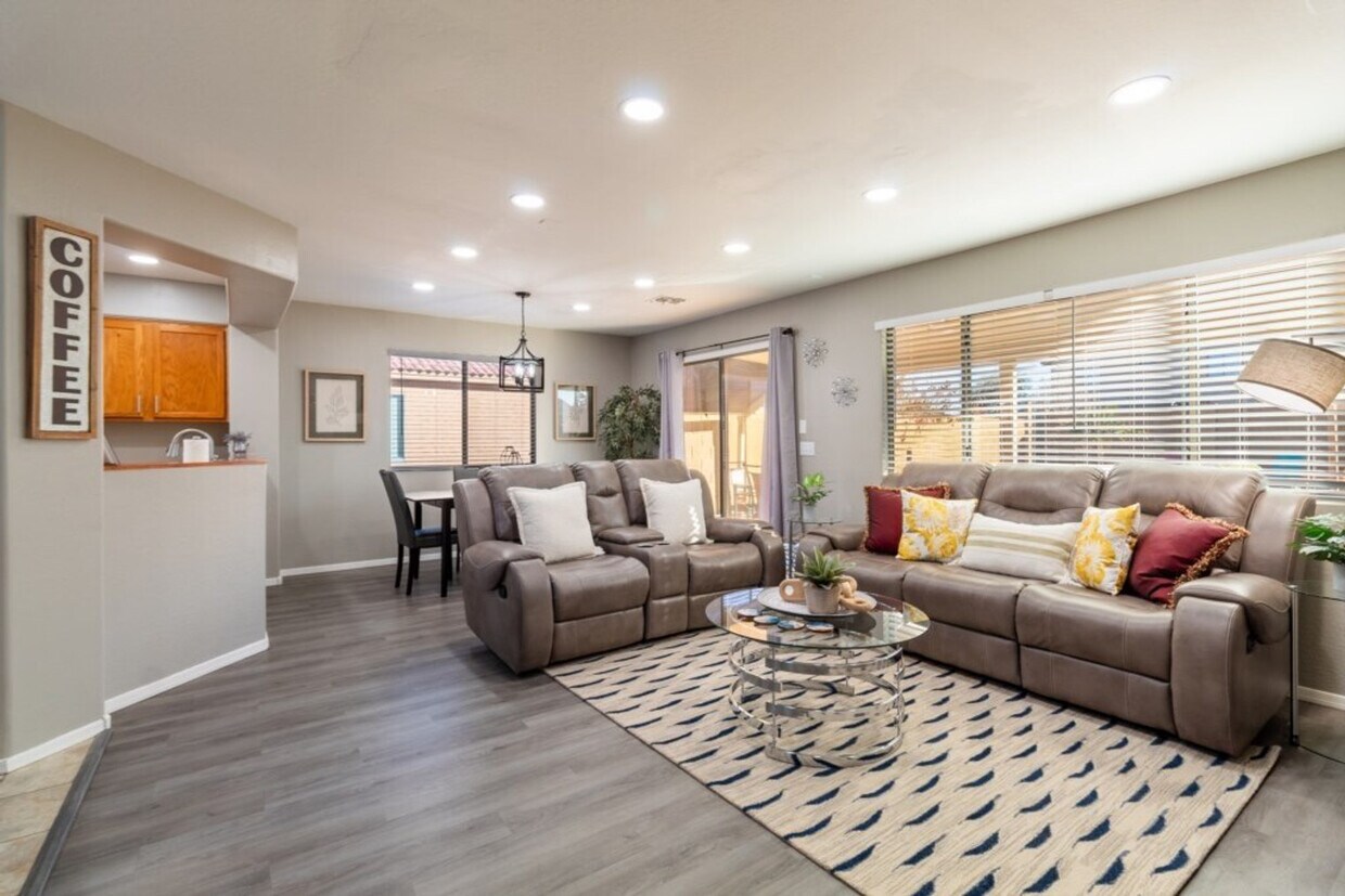 Foto principal - 1387 E 10th Pl