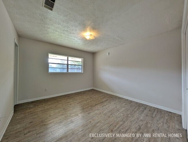 Building Photo - 6162 Tuscony Cir