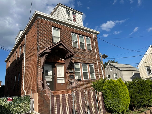 Building Photo - 580 Gregory Ave