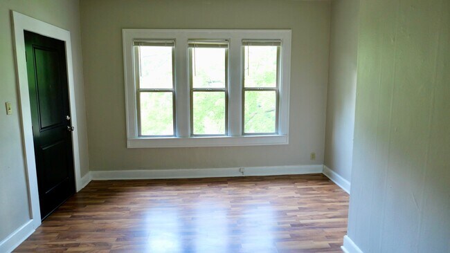 Living Room - 4901 Washington Blvd