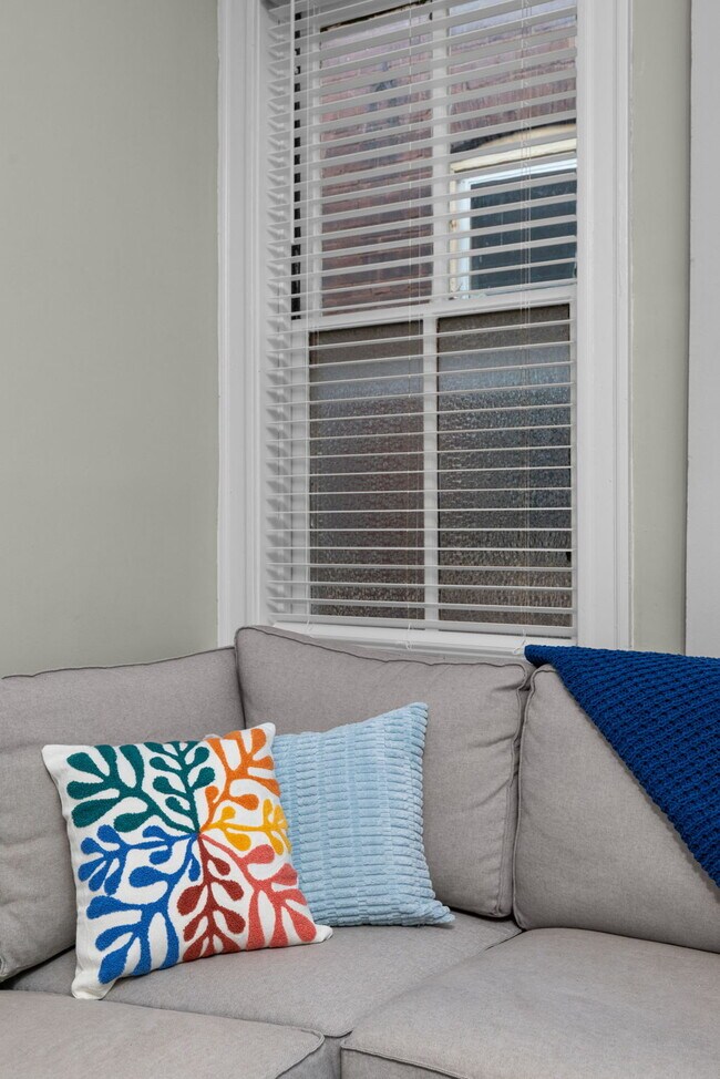 Building Photo - 2819 Shenandoah Ave