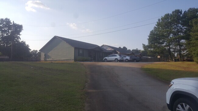 Building Photo - 222 Griffin Mill Rd
