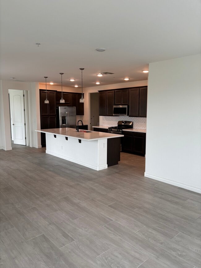 Building Photo - 5100 E Rancho Paloma Dr