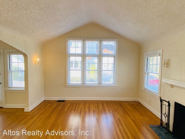 Building Photo - 2 br, 1 bath House - 2050 Emerson Street