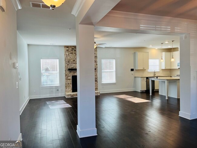 Building Photo - 371 Crestbrook Ln