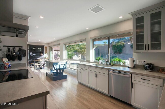 Foto del edificio - 3337 E Las Rocas Dr