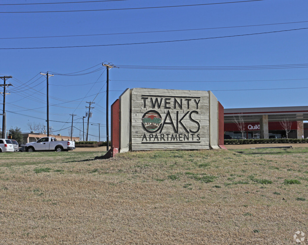 Building Photo - Twenty Oaks Apartments