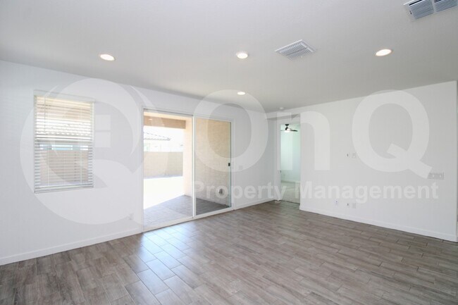 Foto del edificio - 3349 S 156th Dr