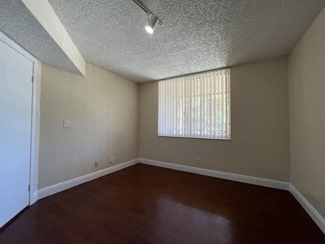 Building Photo - 4015 W McNab Rd