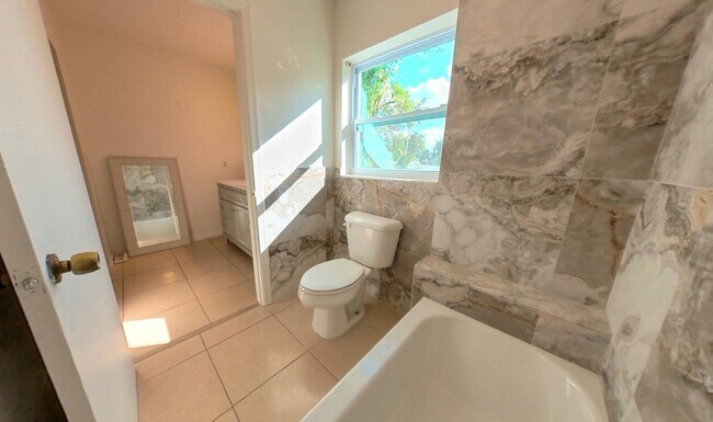 Building Photo - 2888 S Seacrest Blvd