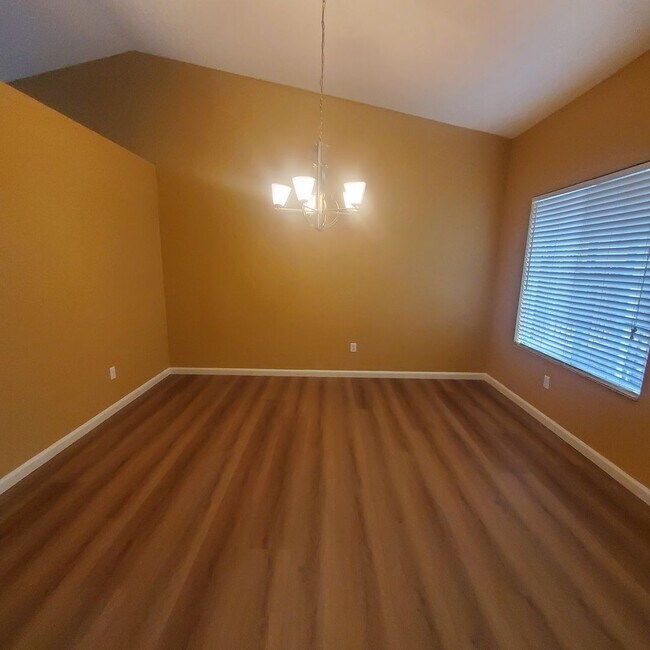 Foto del edificio - Single Story 3/2 with Great Open Floorplan in Brentwood