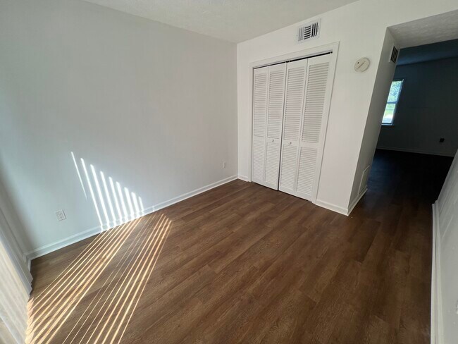 Foto del edificio - 2403 Cragstone Ct