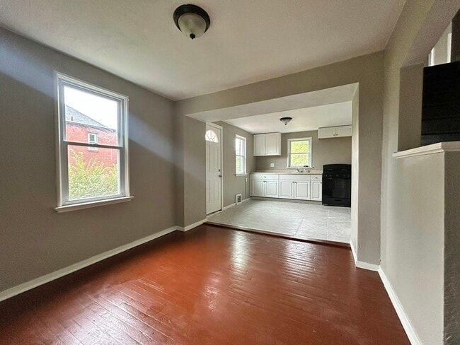 Photo - 151 Collins Dr House