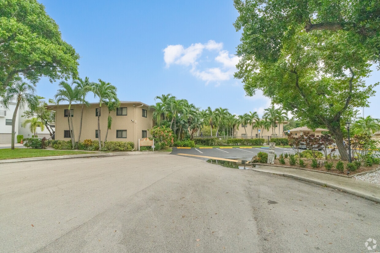 Entrance - Middle River Homes Condominiums