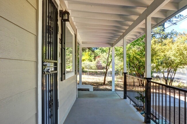 Building Photo - 3 Bedroom Home in Prescott for Rent!