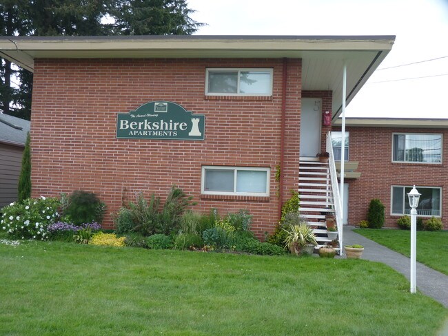 Apartamentos Berkshire - 729 Pecks Dr