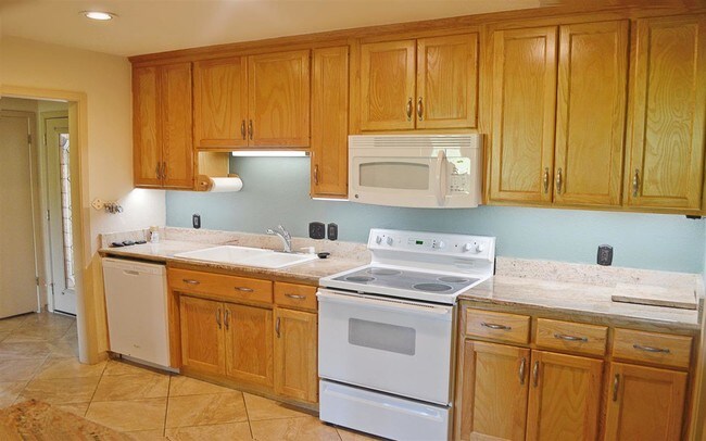 Building Photo - 108 Meadowlakes Dr