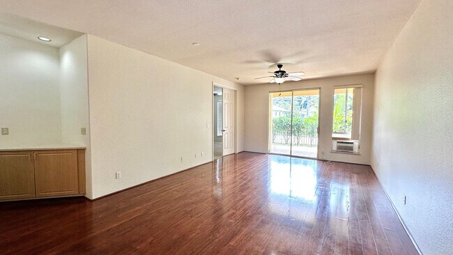 Building Photo - SPACIOUS TOWNHOUSE 2 BED/2 BATH/2 PRKG, Wa...