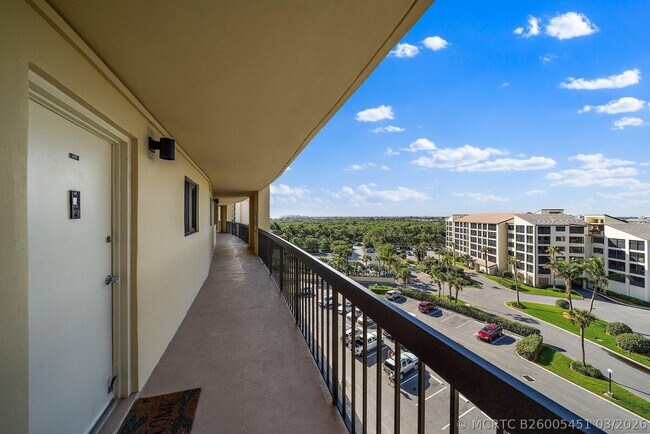 Foto del edificio - 100 Ocean Trail Way