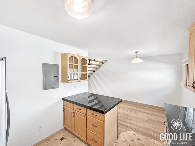 Foto del edificio - Beautiful 2B/1.5BA Condo W/ AC & Reserved Parking in Point Loma!