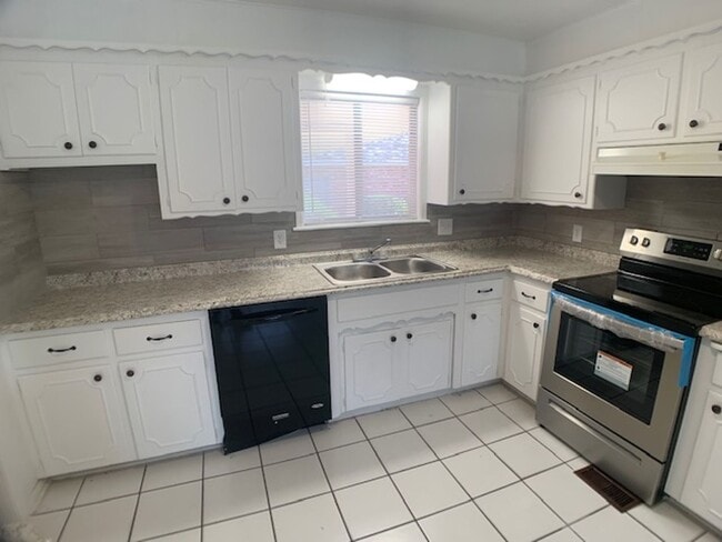 Building Photo - 3 Bedroom Northwest OKC!