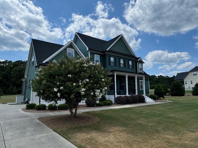 Building Photo - Lightly Furnished 4BR, 4BA Chapel Hill Hom...