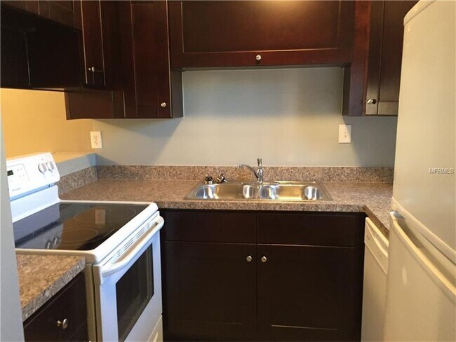 Building Photo - 4001 Beneva Rd
