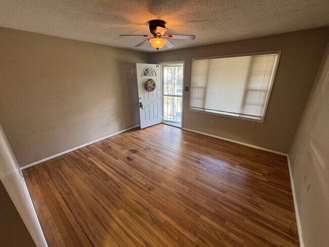 Building Photo - 4914 Durbin Ave