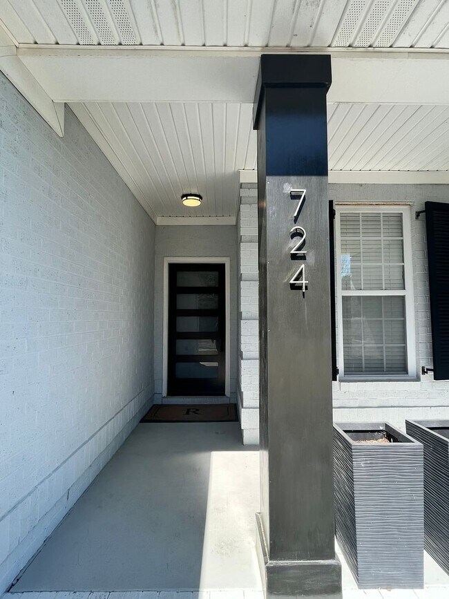 Foto del edificio - 724 Royal Bonnet Dr