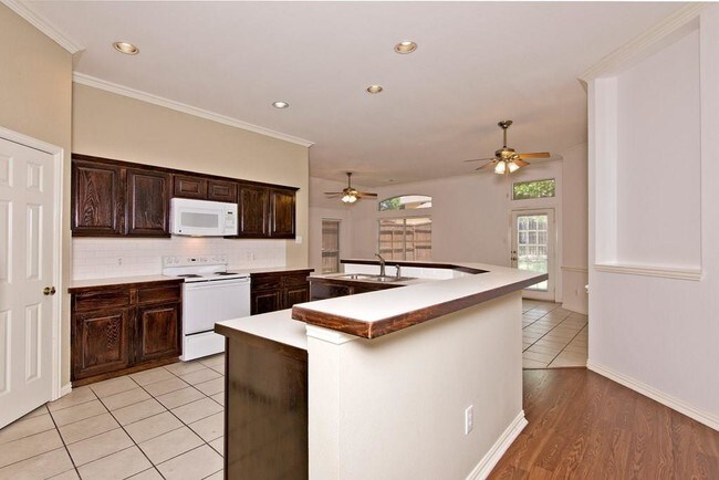 Foto del edificio - 3460 Briargrove Ln