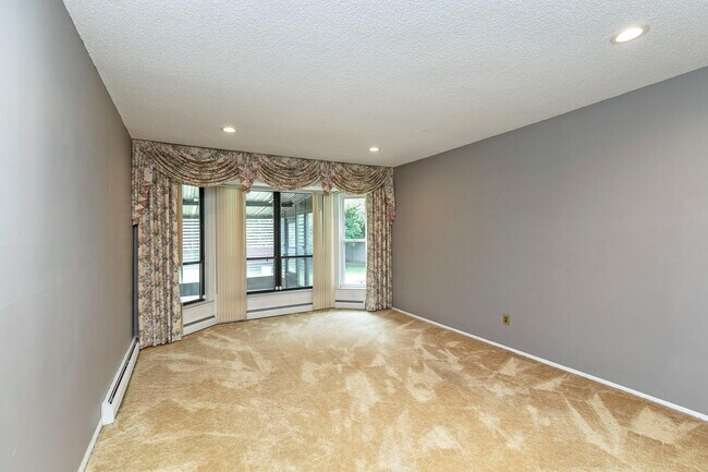 Building Photo - 4 Half Acre Ct