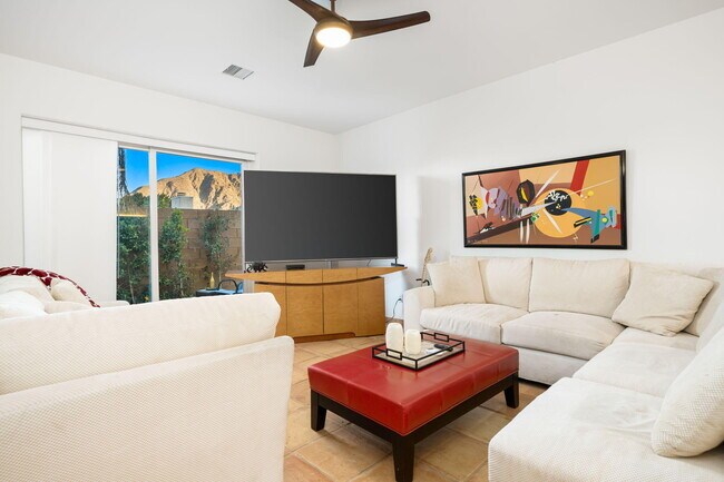Building Photo - 52700 Avenida Vallejo