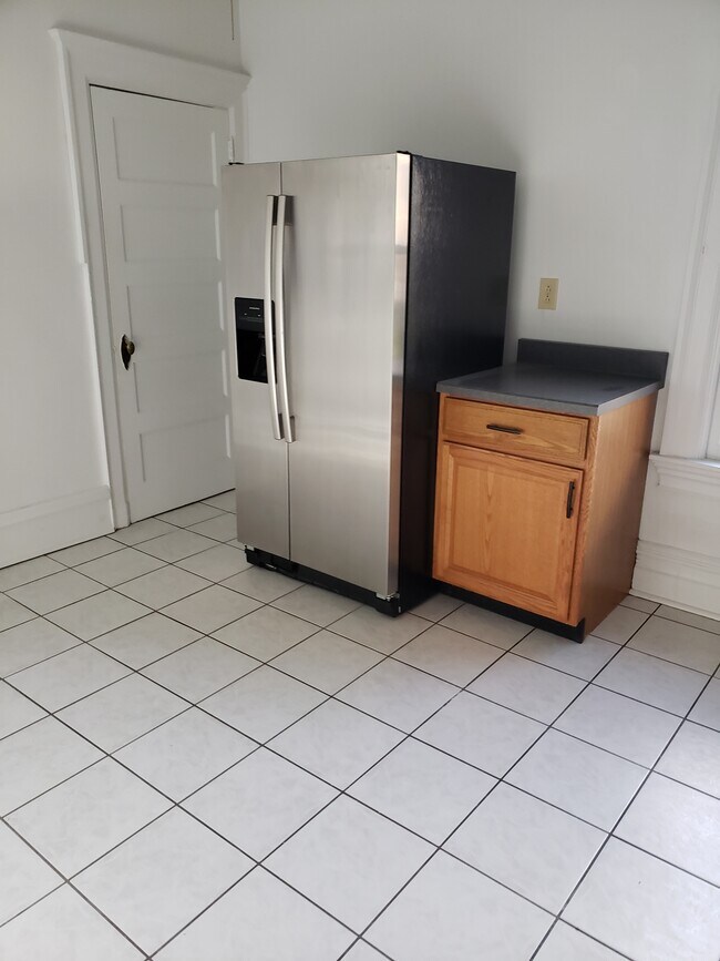 Kitchen - 126 Grant Ave