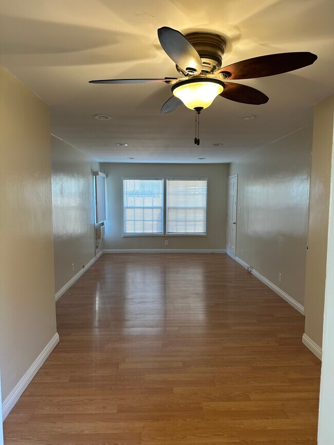 Building Photo - 1719 N Glenoaks Blvd