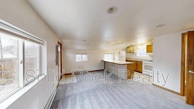 Building Photo - 815 E Costilla St