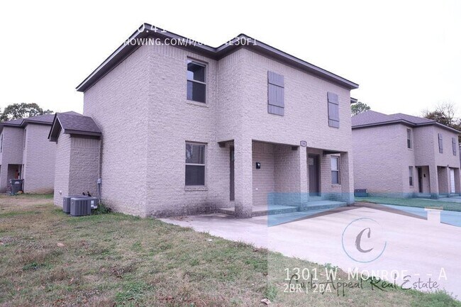 Foto del edificio - Beautiful, recently built 2 bed / 1.5 bath...