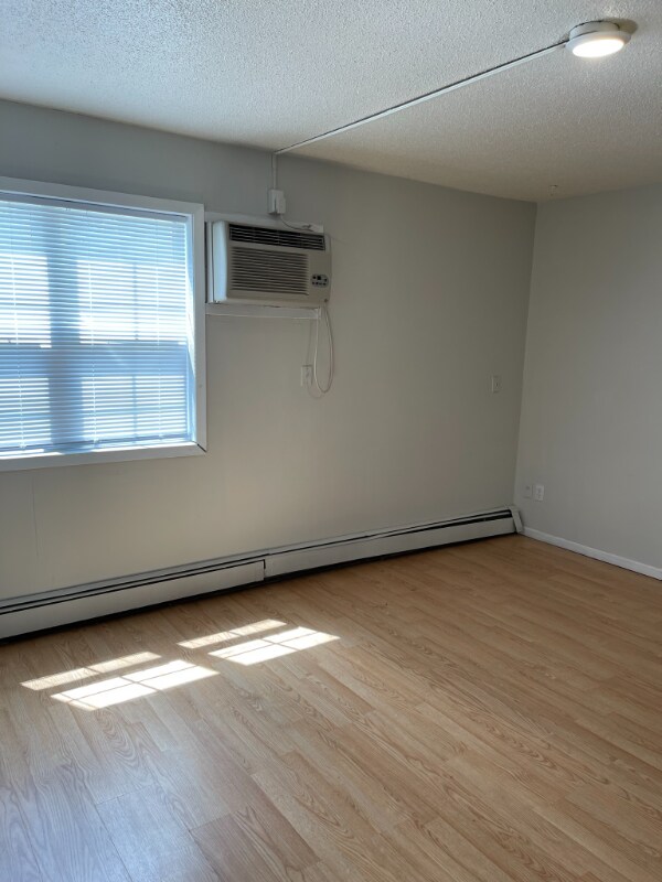 Foto del edificio - 515 E Burlington St