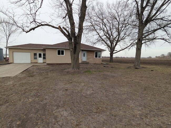 Building Photo - 2031 Blue Dr