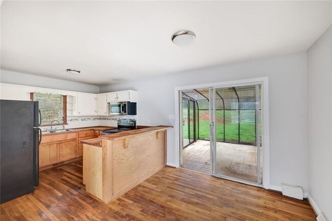 Foto del edificio - 3178 Pinehill Dr