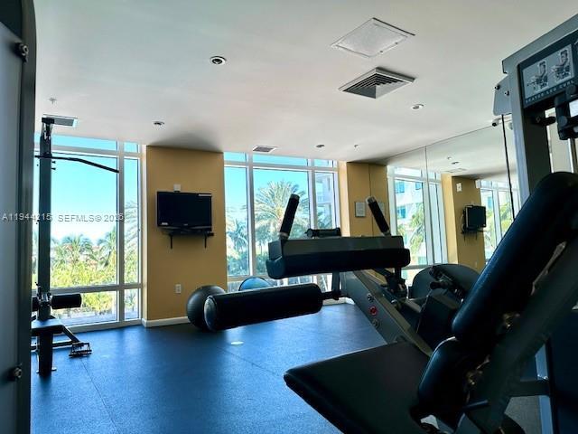 Building Photo - 1755 E Hallandale Beach Blvd