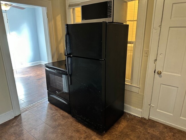 Building Photo - Adorable One Bedroom Duplex Near Plaza Midwood!