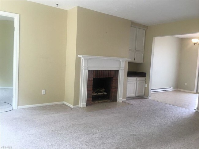 Building Photo - 9 Meadowlawn Dr