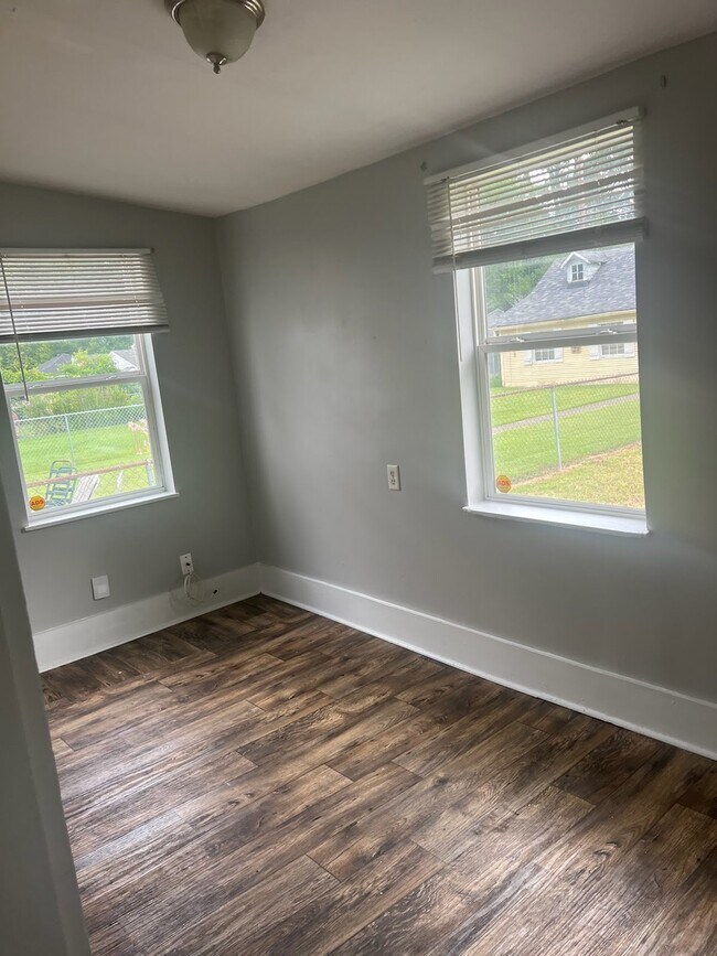 Building Photo - 3717 Wheeler Ave